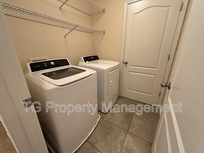 Building Photo - 24 Bush Pl