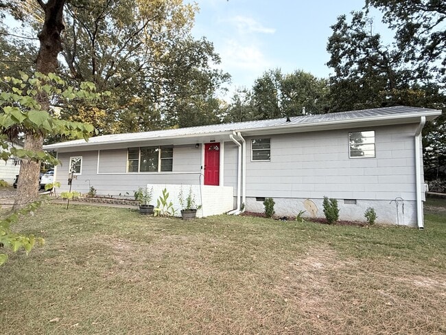Primary Photo - 3251 Crafton St