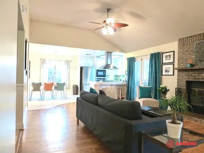 Building Photo - Beautiful Home Located In The Southwest!