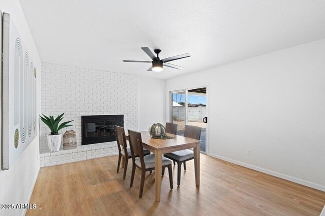 Building Photo - 414 W Santa Cruz Dr