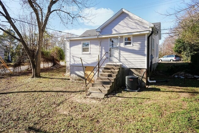 Building Photo - Renovated Two bedroom Home!