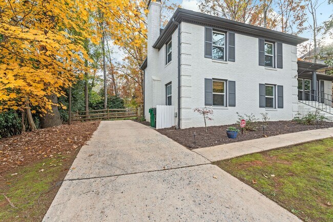 Building Photo - 3800 Terrebonne Ct