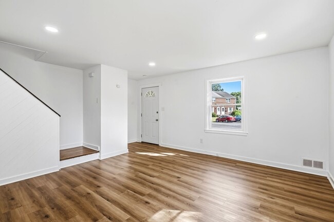 Building Photo - MOVE IN READY!! Freshly Updated 3-Bedroom Home for Rent