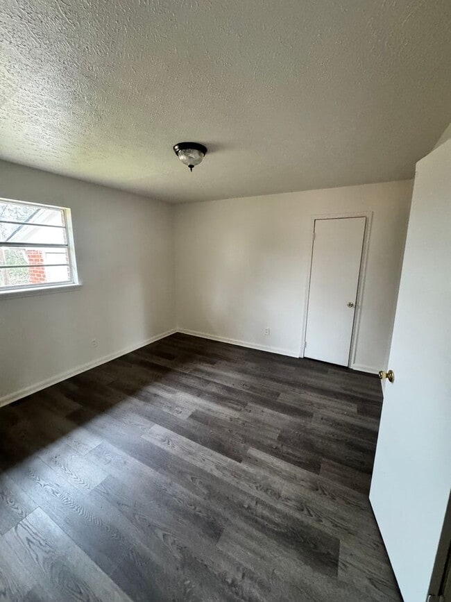 Building Photo - 126 Woodland Ave