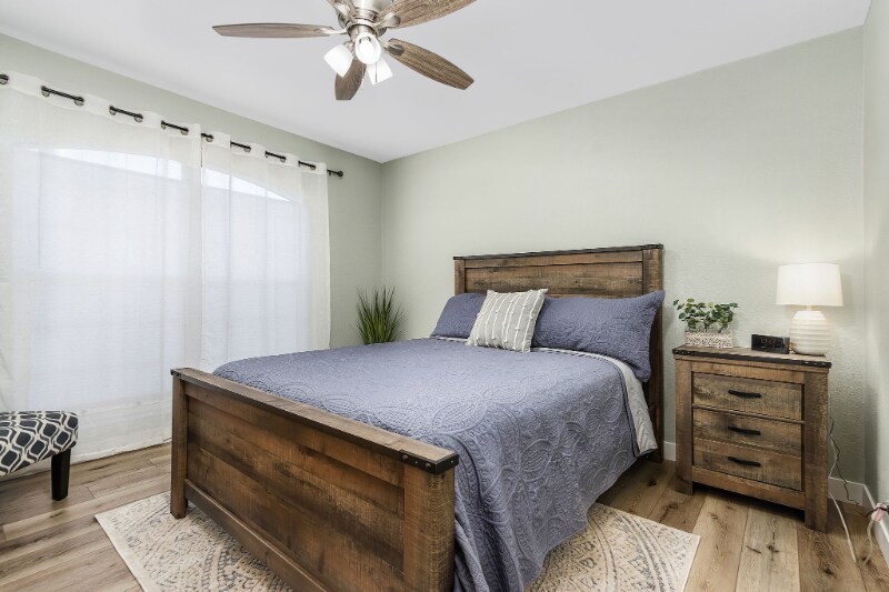 Building Photo - 1300 SE 5th Terrace