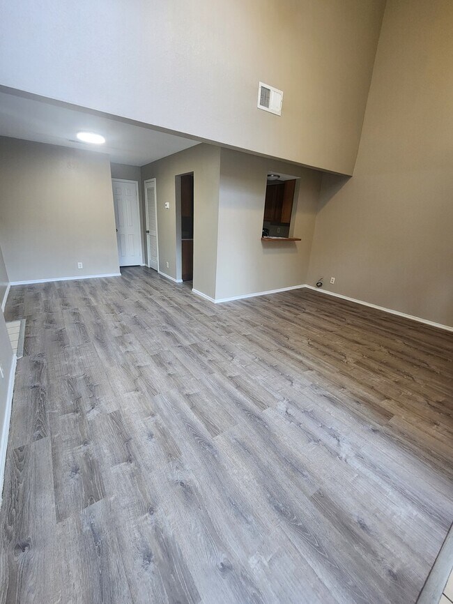 Building Photo - 1 bed 1.5 bath at Sagewood Condominiums, 2...