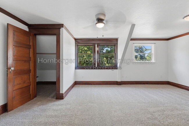 Building Photo - 1128 W Spofford Ave
