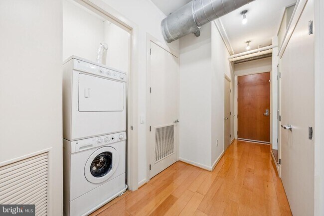 Building Photo - 811 4th St NW