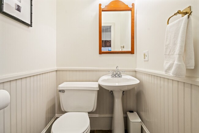 Building Photo - 14 Greenough Pl