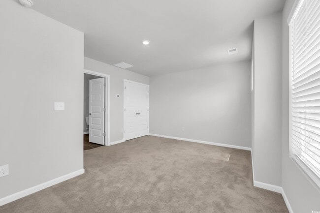 Building Photo - 2087 Victory Wy