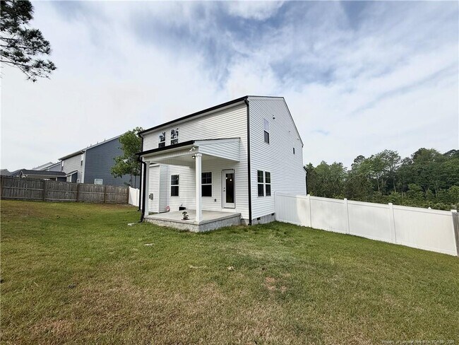 Building Photo - 162 Old Montague Way