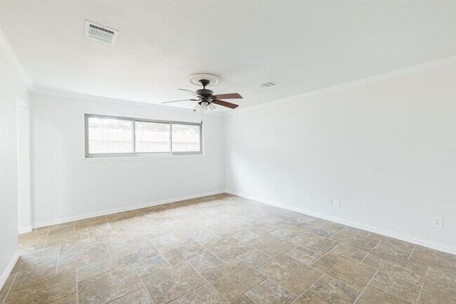 Building Photo - 10055 Larston St