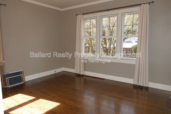 Building Photo - 3246 Conkling Pl W