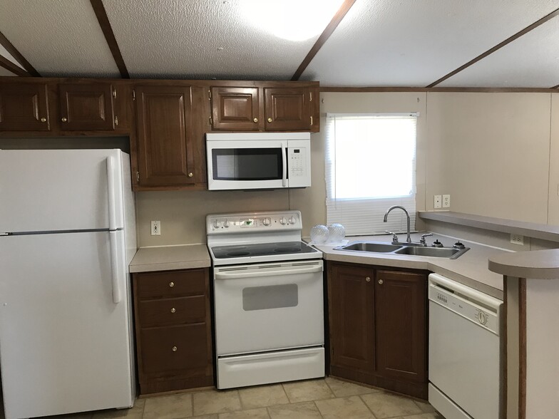 Primary Photo - 133 James Way