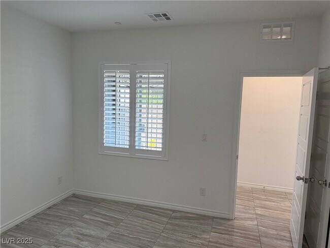 Building Photo - 212 Palisade Fls Ave