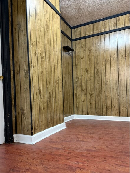 Building Photo - 3400 Betty Ln