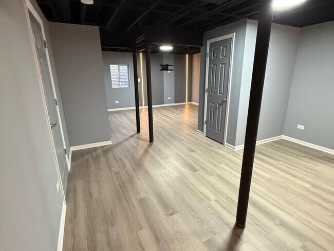 Building Photo - 286 Wolverine Dr