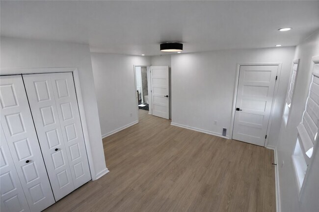 Building Photo - 107 Shoup St