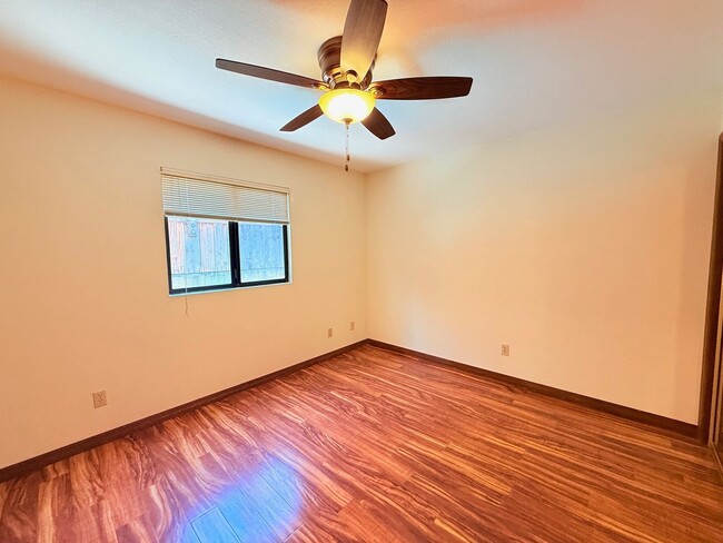 Building Photo - Great Single-Level Cayucos Apartment with One Car Parking Space