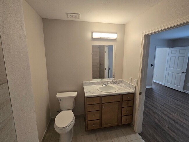 Building Photo - 3 Bedroom / 2 Bath House - Milton