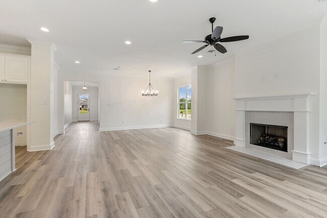 Building Photo - 4 bedroom 3 full bath home, located in the...