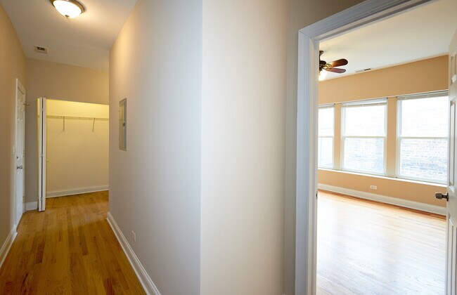 Building Photo - 1609 W Farwell Ave