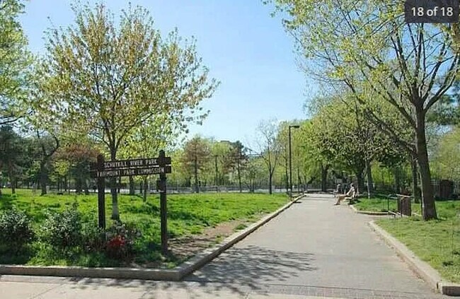 Building Photo - 2423 Manning St