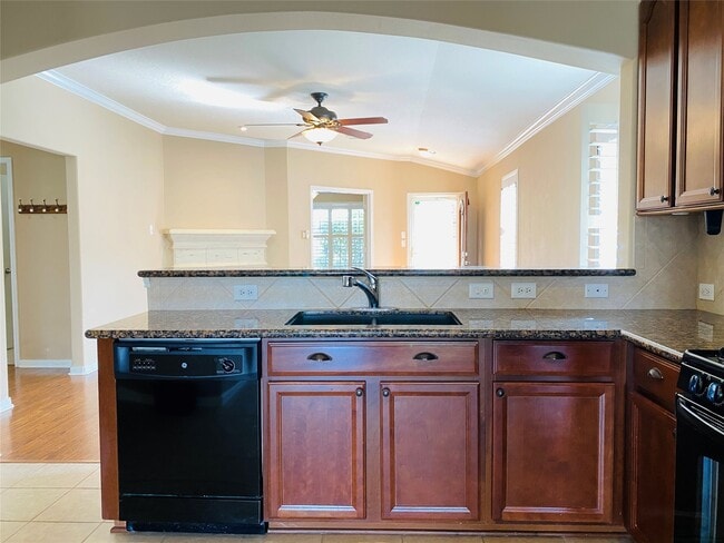 Building Photo - 24638 Lakecrest Village Dr