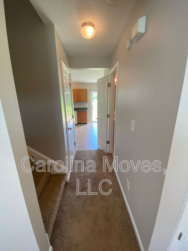 Building Photo - 204 Reidville Rd