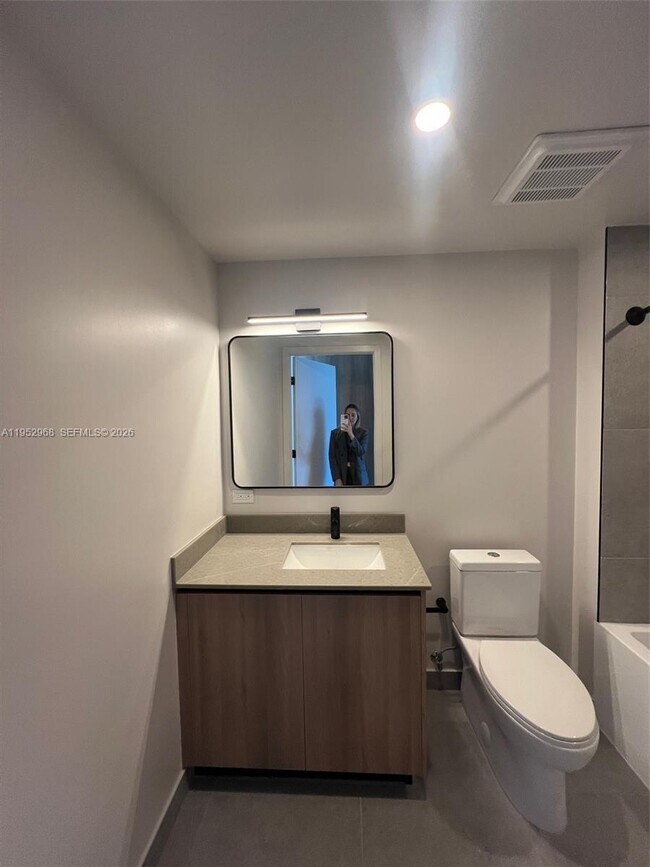 Building Photo - 121 NE 5th St