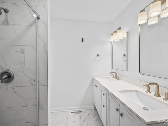 Building Photo - 327 Loomis St