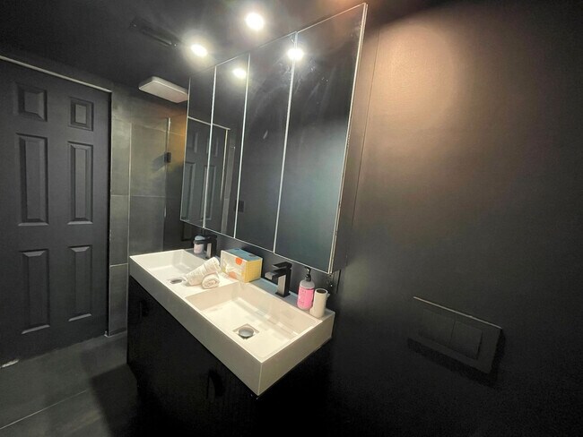 Building Photo - 825 Jimmy Buffett Mem Hwy