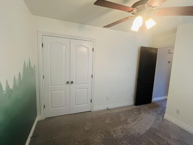 Building Photo - Charming 4-Bed, 2-Bath Home in Yukon - Gated Community in Mustang Public School District!