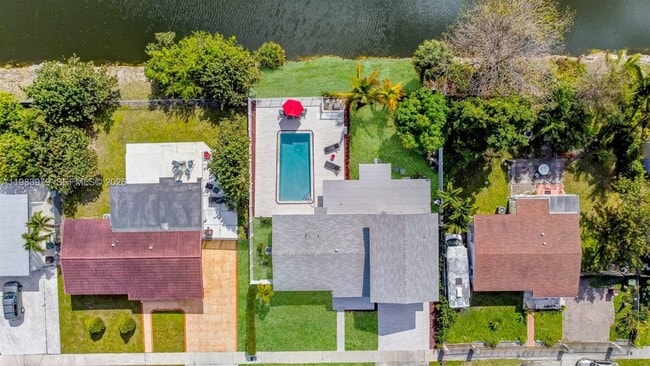 Building Photo - 980 W 45th Pl