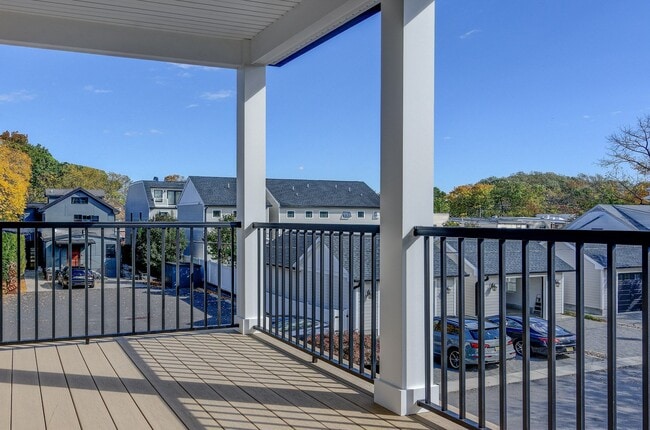 Building Photo - 20 E Redman Ave