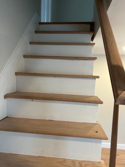 Steps to second floor - 32 Almond St