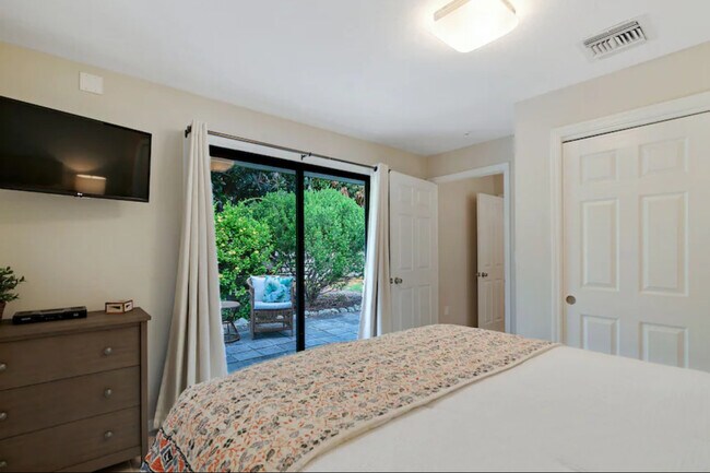 Building Photo - 2475 Alameda Avenue
