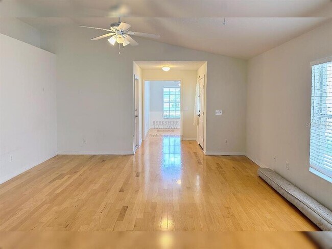 Building Photo - 7851 Foxgrove Dr