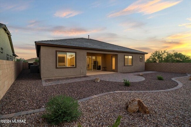 Building Photo - 10623 N Iron Peak Dr