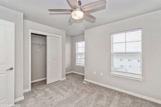 Building Photo - Big Ben Townhomes - 2 Bedroom/1.5 Bathroom