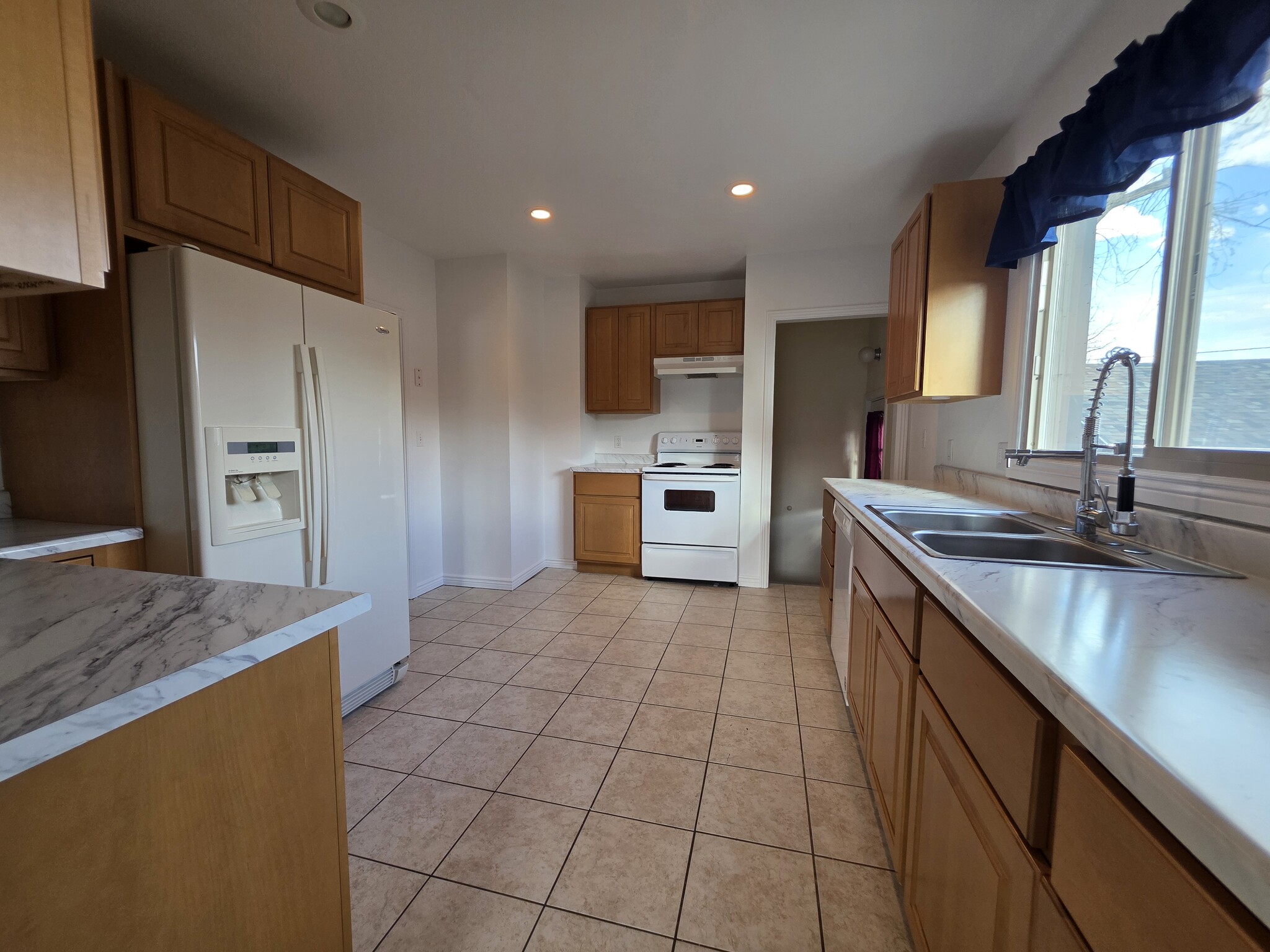 Building Photo - 909 8th St