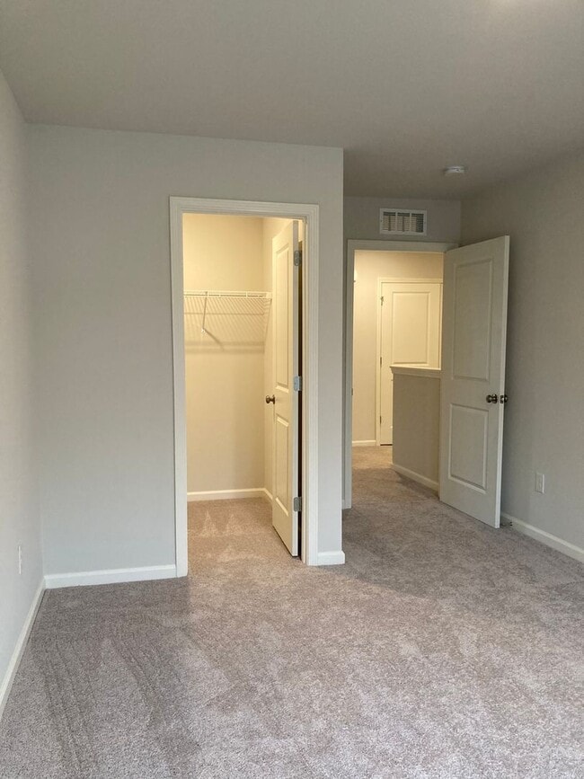 Building Photo - ** Apply TODAY ** Possibly Have Keys in Hand TOMORROW **