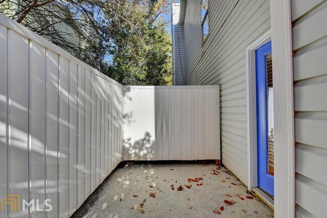 Building Photo - 1057 Mansfield Ct
