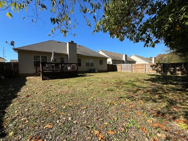 Building Photo - Charming 3-Bedroom Ranch in Prime Central ...