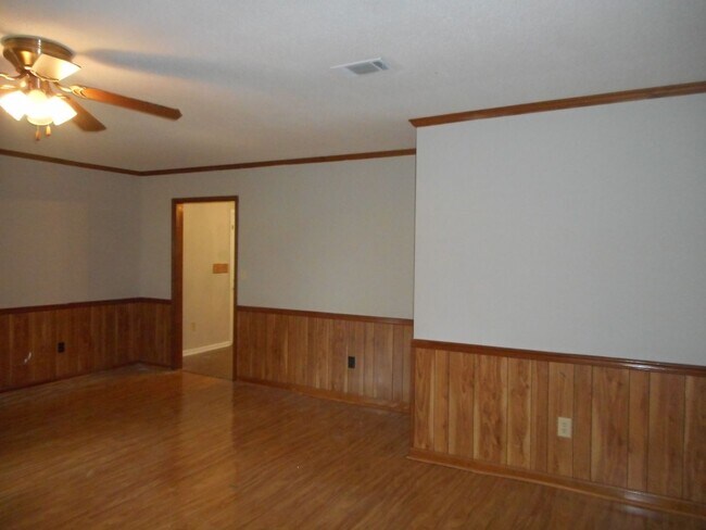 Building Photo - 3726 Crest Dr