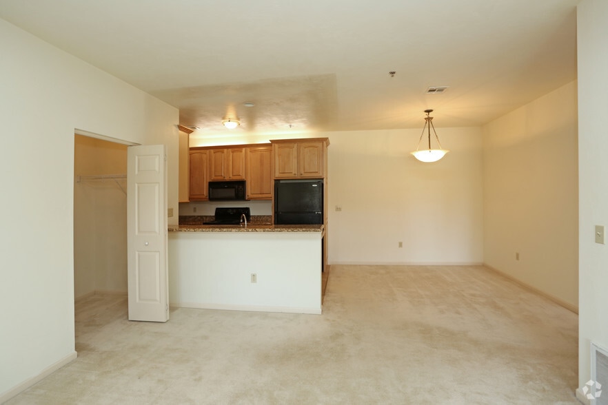 Living Room - Springbrook Cercle