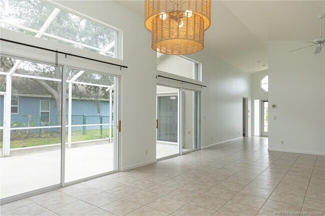 Building Photo - 8965 SW Chevy Cir
