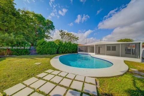 Building Photo - 6550 SW 26th St