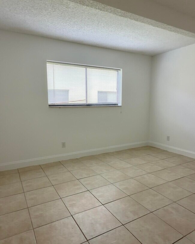 Building Photo - 1245 S Flagler Ave