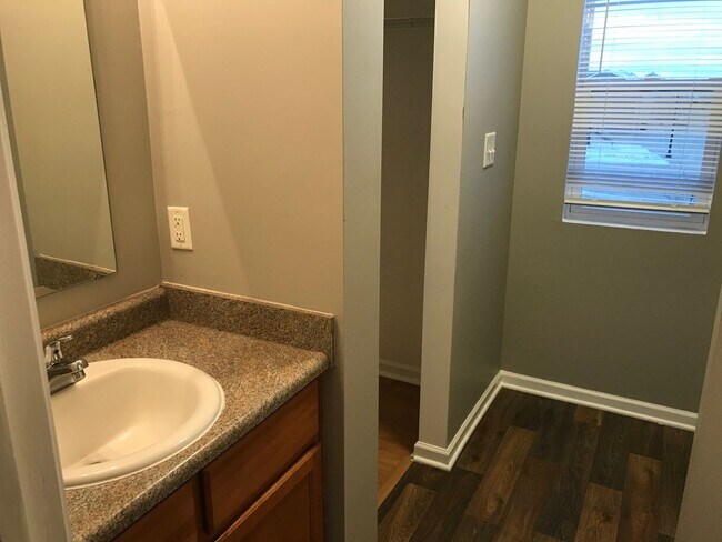 Building Photo - Lawrence Twp - 4 BR home